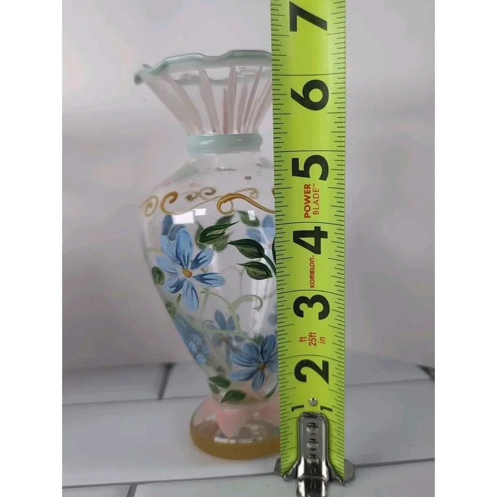 Set of 2 Tracy Porter Hand Painted Art Glass Floral Vases Scalloped Rim 6.5